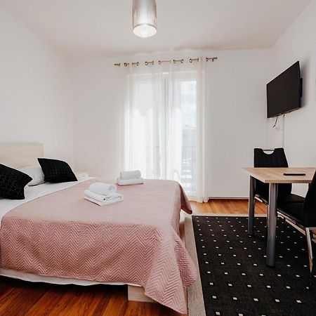 Double And Single S Apartments 扎达尔 外观 照片
